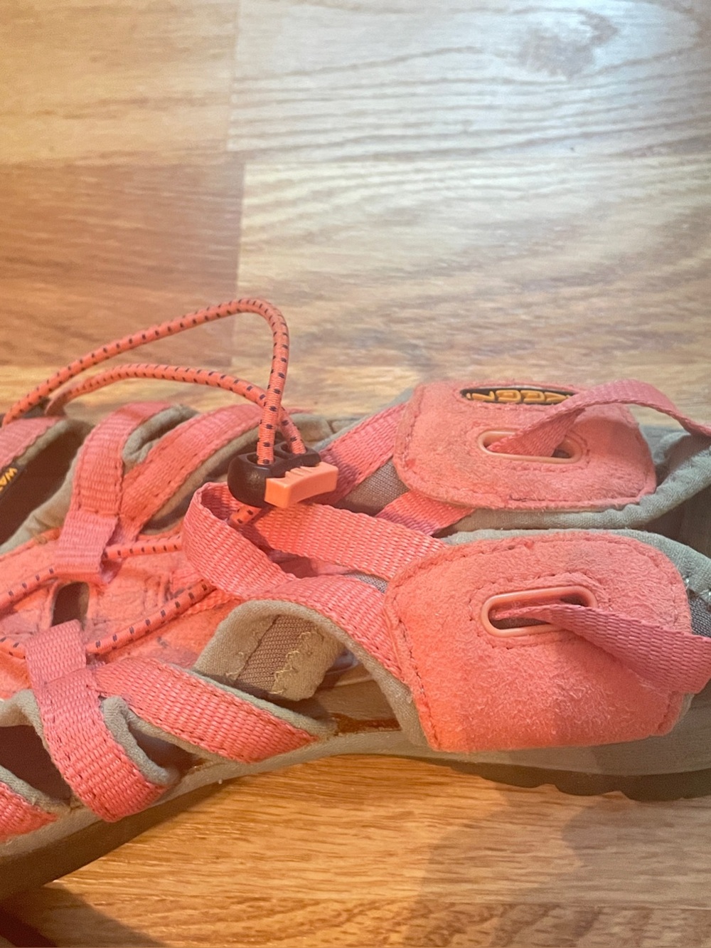 READ DESCRIPTION Women's Coral Keens Outdoor Hiking & Water Sandal - Picture 5 of 5